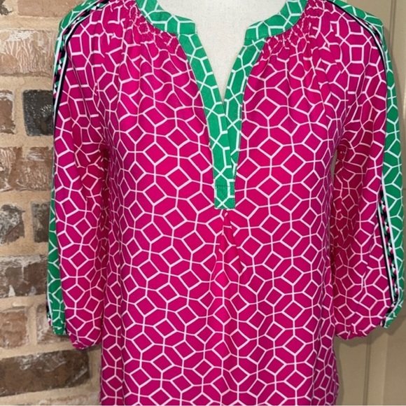 Crown & Ivy Boho Pink & Green Geo Print Popover Tunic Top Smocked V-neck Sz XS - Picture 13 of 14